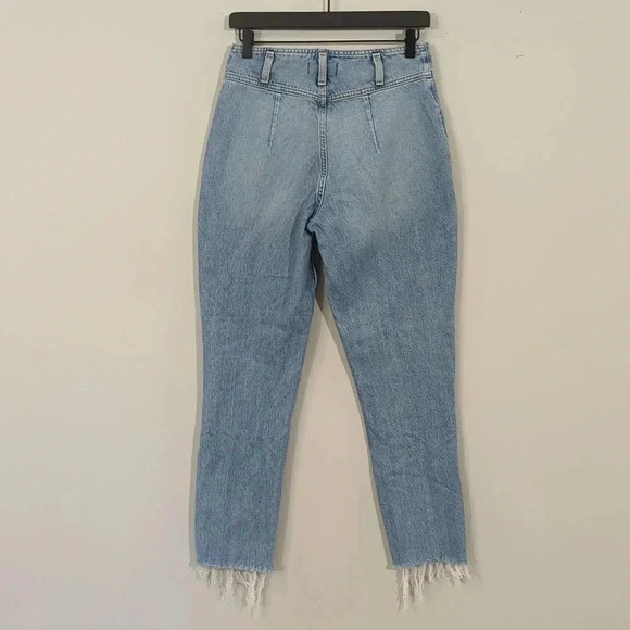 A&F Mom Jean size 2 Light Wash - Picture 5 of 13